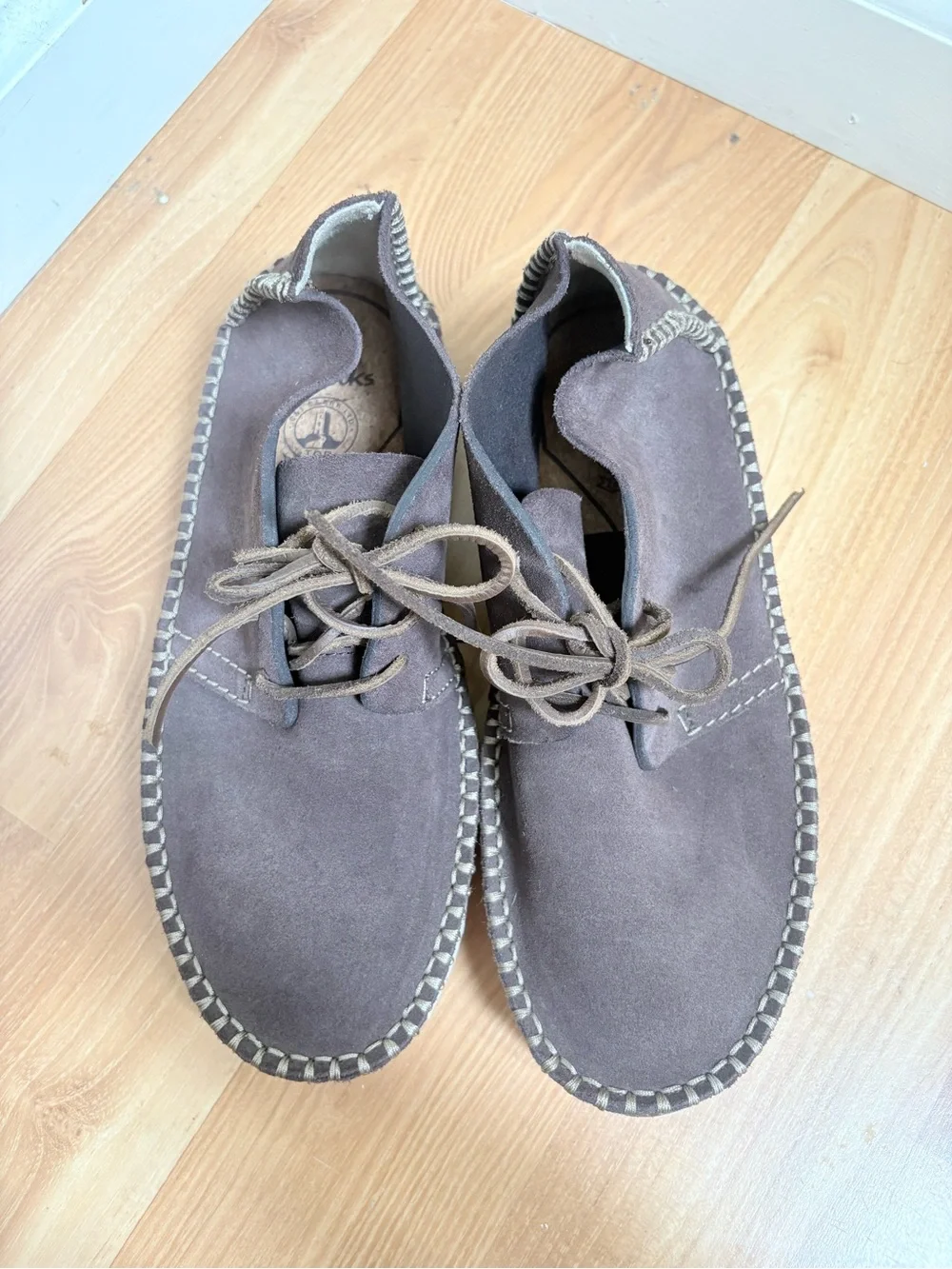 Clarks Men's Brown Suede Chukka Boots with White Sole